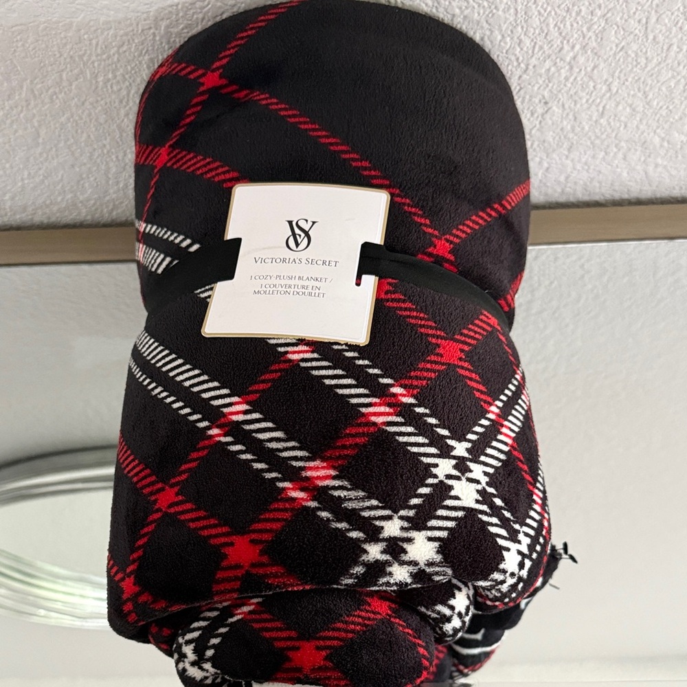 Victoria's Secret Black Red White Plaid Plush Blanket